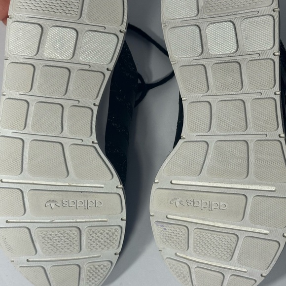 Adidas Black and Silver Sneakers pre owned excellent conditions size 7.5 - Picture 5 of 6